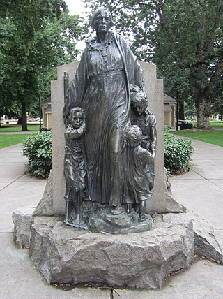 <i>The Pioneer Mother Memorial</i> Bronze sculpture by Avard Fairbanks in Vancouver, Washington, U.S.