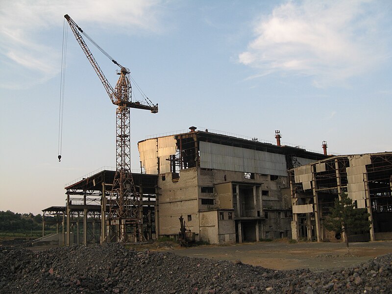 File:Factory near Burrel.JPG