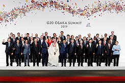 Foto di famiglia del vertice di Osaka del G20 2019.jpg