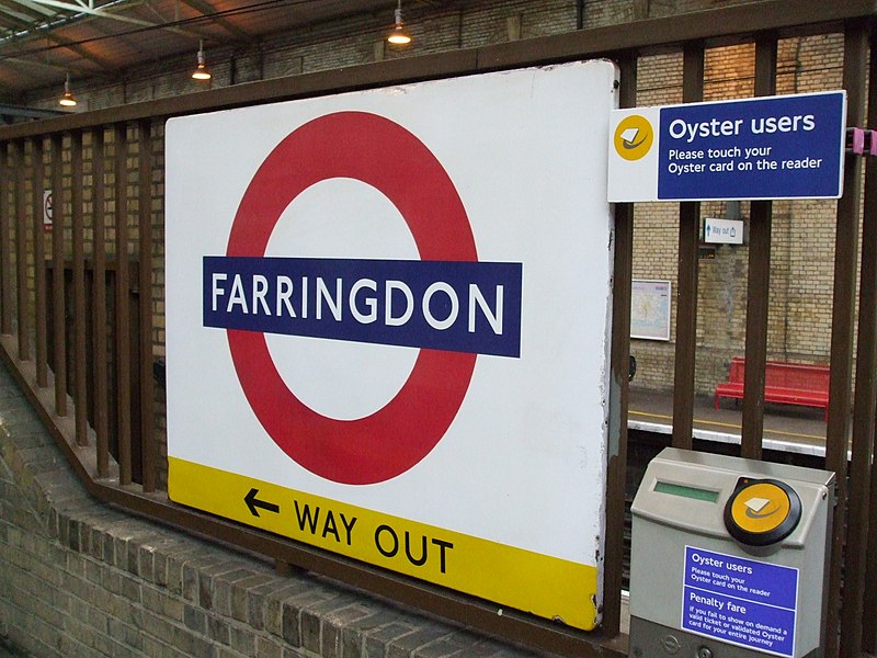 File:Farringdon stn roundel.JPG