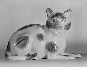 Figura kucing oleh kilang porselin Meissen., Saxony c. 1800. Muzium Brooklyn