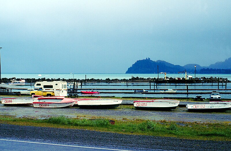 File:FishingBoats SekiuWA.jpg