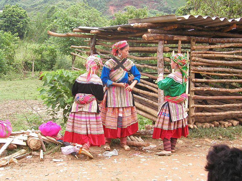 File:Flower Hmong women - Flickr - exfordy (2).jpg