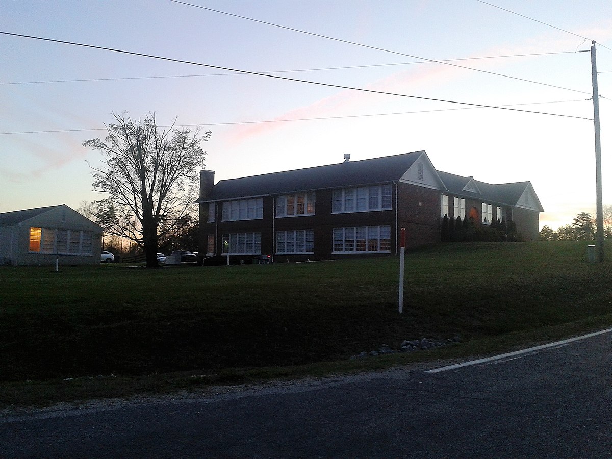 Школы в штате Вирджиния в Америке. Штат Вирджиния школа. Blacksburg, Virginia средняя школа фото внутри. Средняя буда