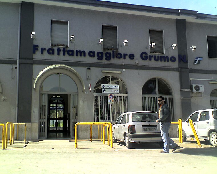 Frattamaggiore-Grumo Nevano train station