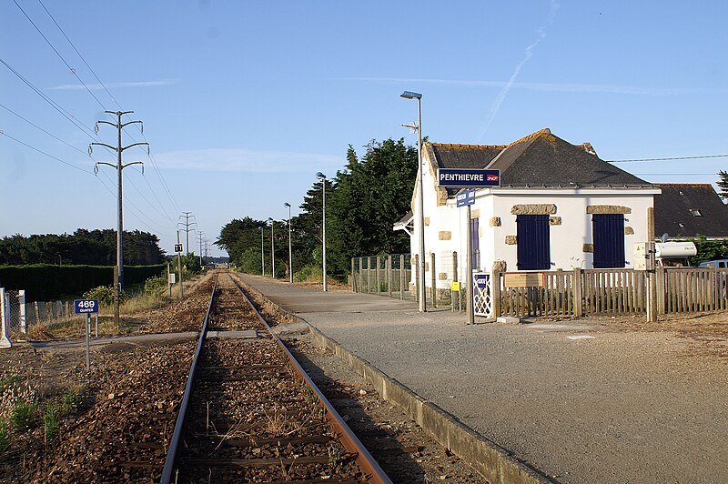 File:Gare-Penthievre-2010.jpg