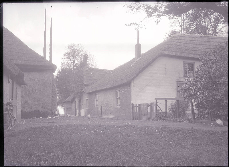 File:Gedeelte van de boerderij met links nog een stukje van de hooiberg - Vlaardinger-Ambacht - 20450562 - RCE.jpg