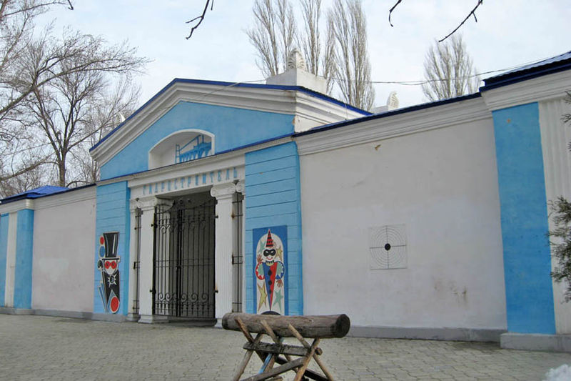 File:Gidrostroitel pavilion in Central Park of Volzhsky 001.jpg