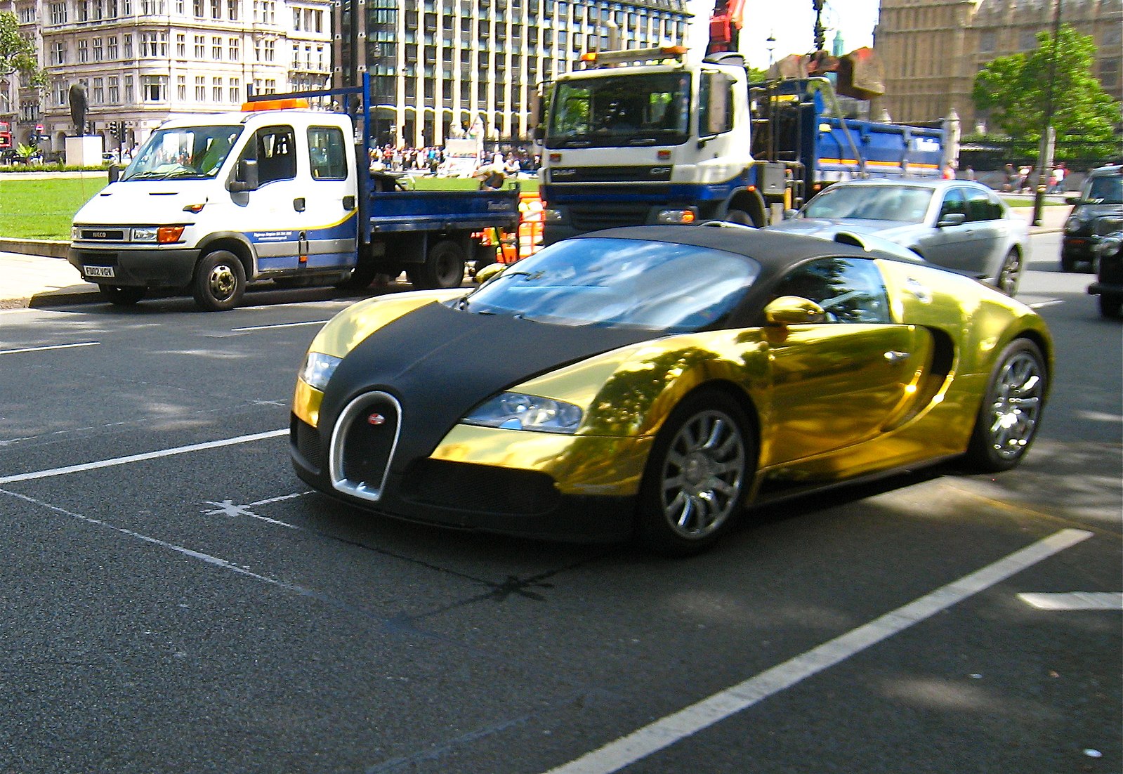 Автомобиль Bugatti Veyron Diamond Ltd золото