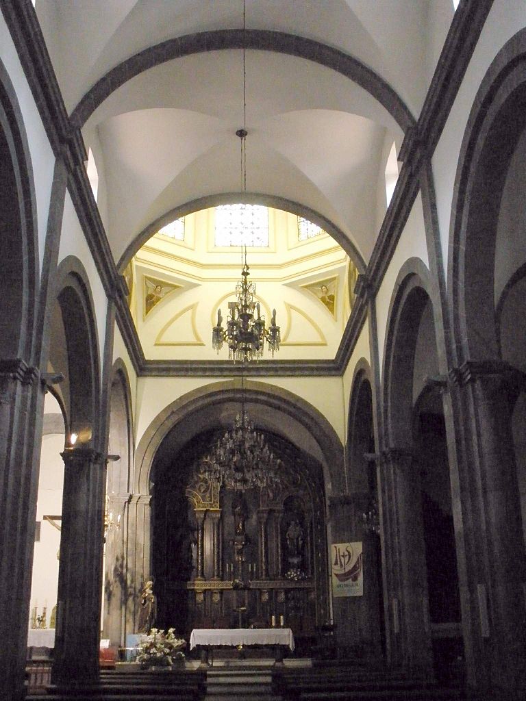 File:Grado - Iglesia de San Pedro 05.jpg - Wikimedia Commons