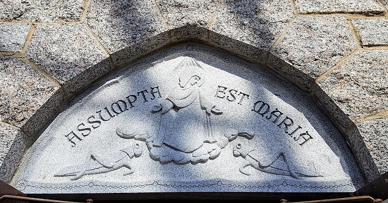 File:Grasshopper Chapel stone inscription.jpg