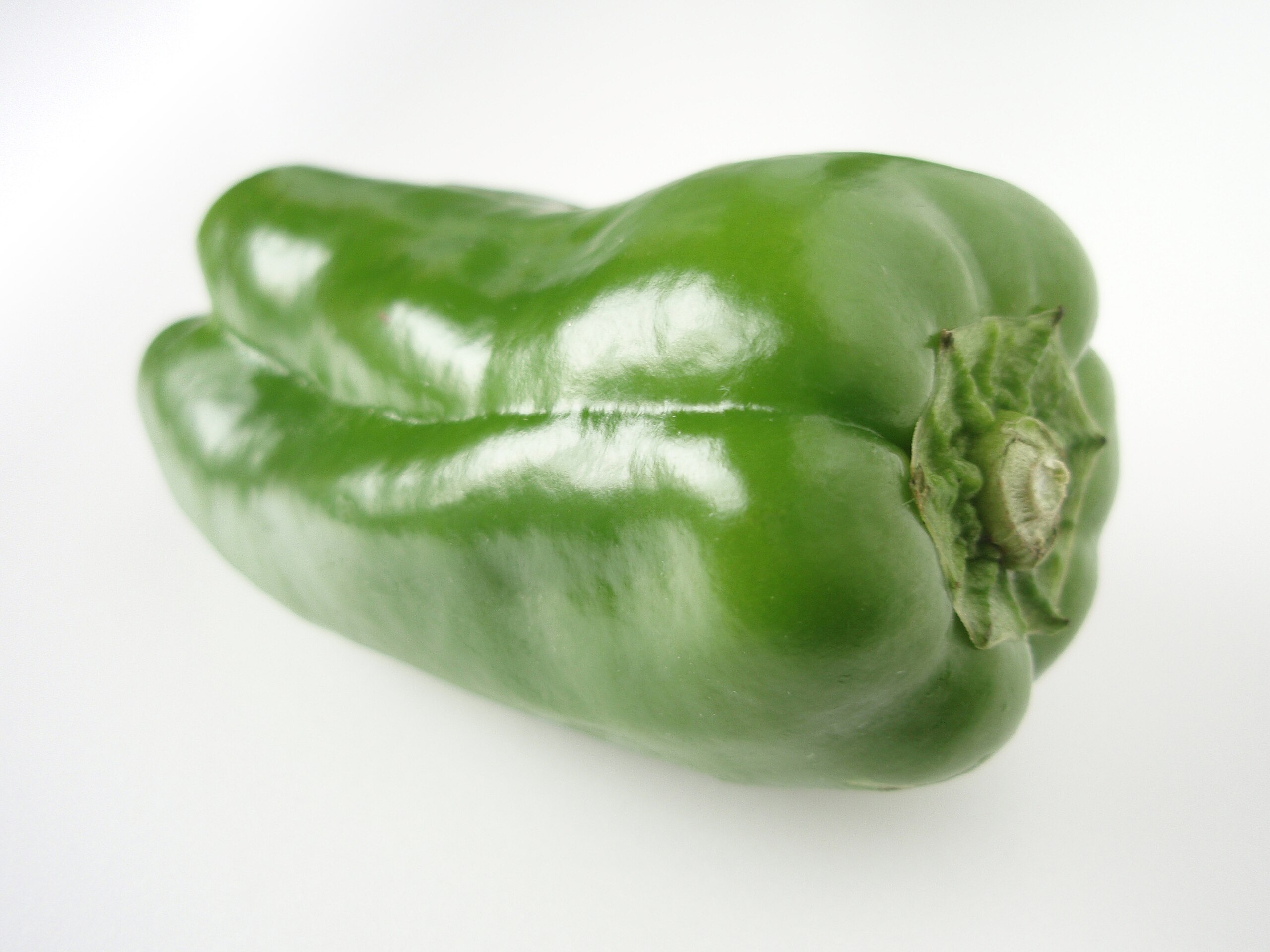 File:Green-Bell-Pepper.jpg - Wikimedia Commons