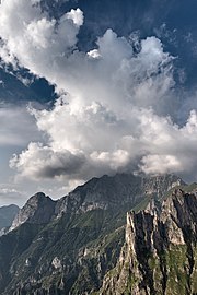 Sasso Cavallo, Grigna Settentrionale in clouds and → a view to some rock peaks