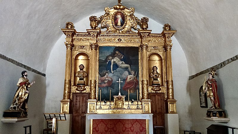 File:Grimaud, retable de la chapelle des Pénitents.jpg