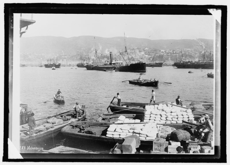 File:Harbor of Valparaiso, Chile LCCN2016821516.tif