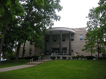 Henderson county courthouse in Henderson, Kentucky.