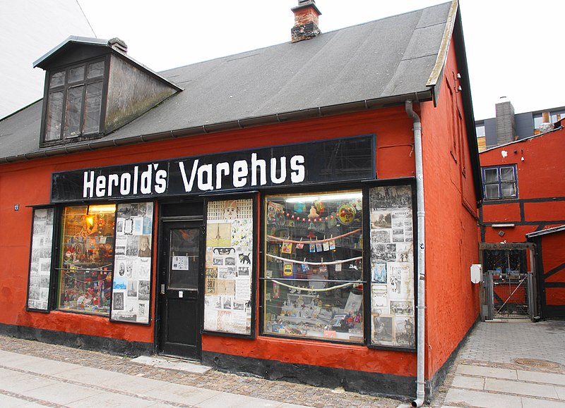 File:Herolds Varehus - Sundby - panoramio.jpg