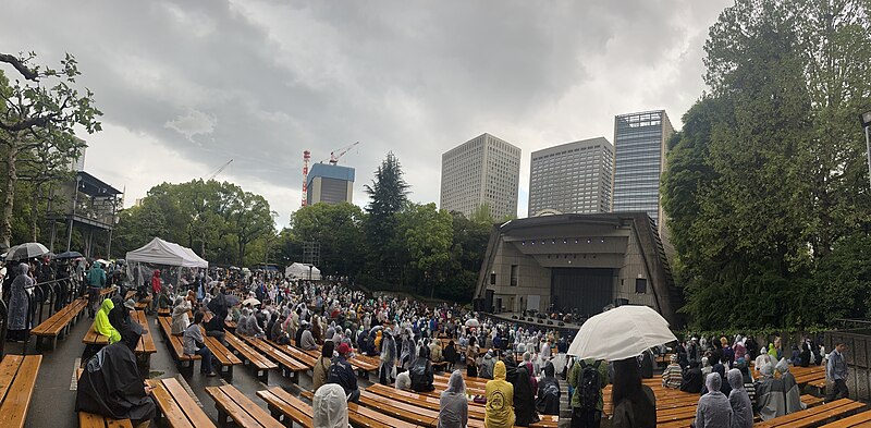 File:Hibiya park - rainy day - 2023 April 16 various.jpeg