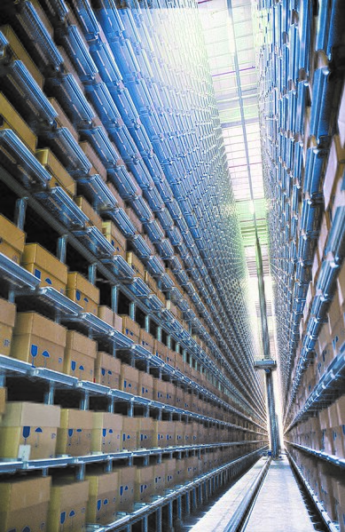 File:High-bay warehouse in the central industrial warehouse in Erligheim.jpg