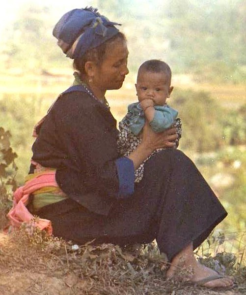 File:Hmong woman and child in Laos 1973.jpg