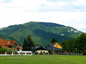 Hohe Mandling (967 m) with the upper part of the sweet walls, taken in the Raimundviertel in Pernitz