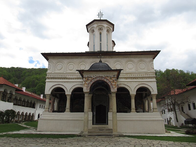 File:Horezu Monastery 29.jpg