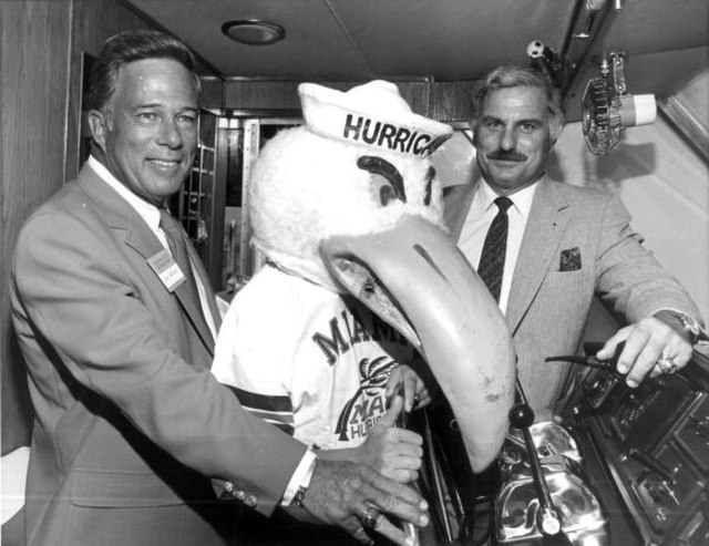 Howard Schnellenberger (right), who coached the Miami Hurricanes from 1979 to 1983 and led the University of Miami to their first national championshi