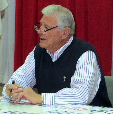 McElhenny at a sports card show in 2014