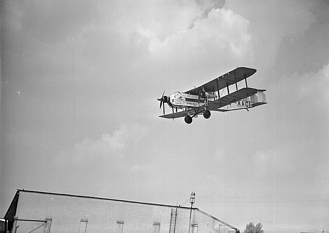 Imperial Airways Argosy in flight, 1933