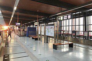 同济南路站西行月台（2021年12月摄）