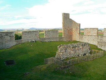 Datei:Inside_Hume_Castle_-_geograph.org.uk_-_587707.jpg