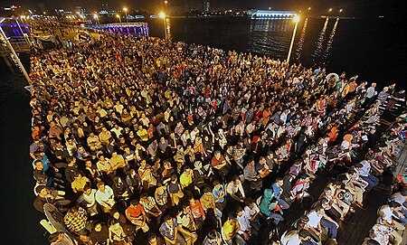 Fail:Iranians watches their team's match against Argentina during 2014 FIFA World Cup in Kish Island 03.jpg