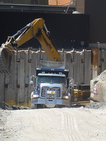 File:It took four buckets full to fill this dump truck, on 2014 07 11 (12).JPG - panoramio.jpg