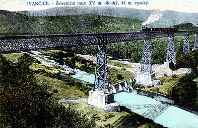 L'ancien viaduc d'Ivančice (cs) sur la Jihlava (en 1911).