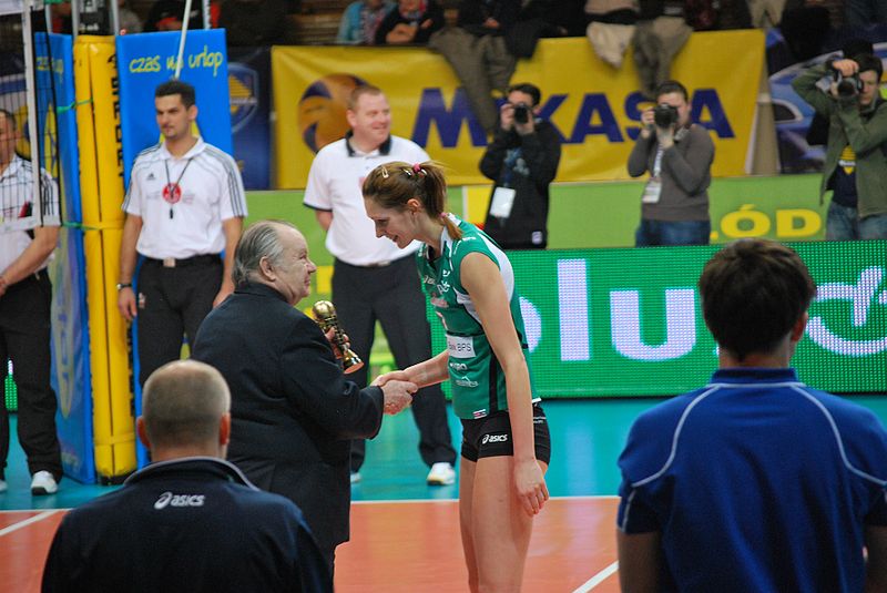 File:Joanna Kaczor gets MVP, December 2010.jpg
