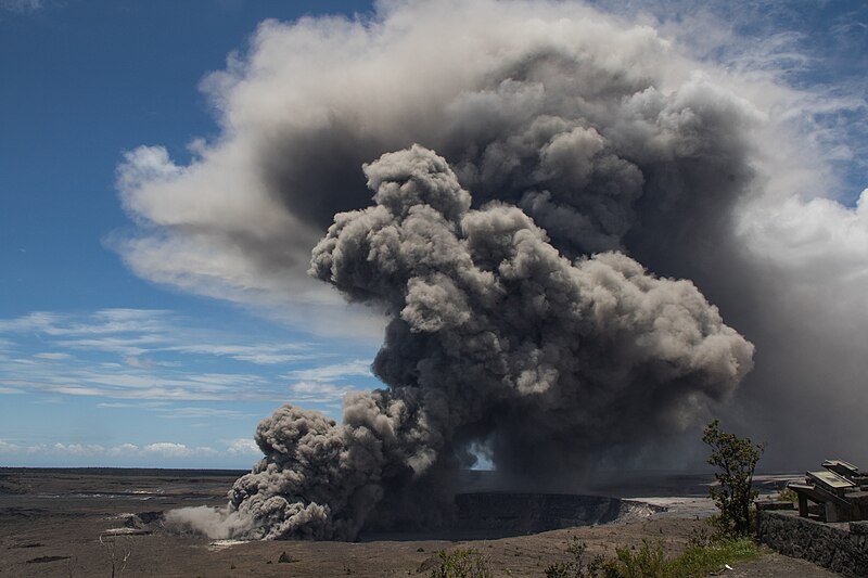 File:Kīlauea Volcano - Dark Ash Plume Rising from Overlook Crater - May 15, 2018.jpg