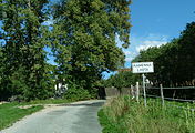 Čeština: Začátek obce Kamenná Lhota v okrese Benešov ve Středočeském kraji. English: Municipal border sign in the west of the village of Kamenná Lhota,Benešov District, Central Bohemian Region, Czech Republic.