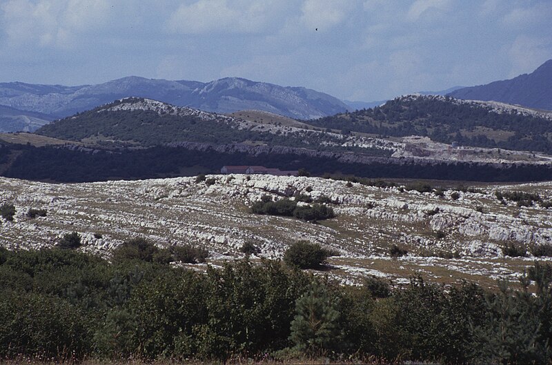 File:KarstbeiVucevo.jpg