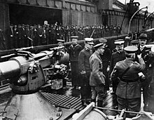 King George V (center foreground, with beard) inspects gun crews aboard Finland in Liverpool on 15 May 1917. King George V inspects American ship Finland in Liverpool.jpg