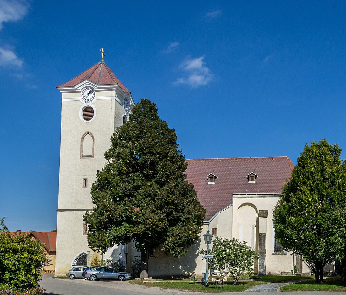 File:Kirche Schrattenthal.jpg