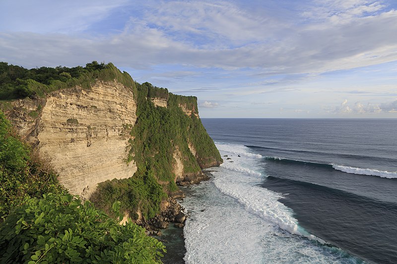 File:Kuta Bali Indonesia Pura-Luhur-Uluwatu-01.jpg