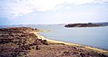 Deutsch: Blick auf den südlichen Teil des Sees mit der dort gelegenen vulkanischen Südinsel (South Island)