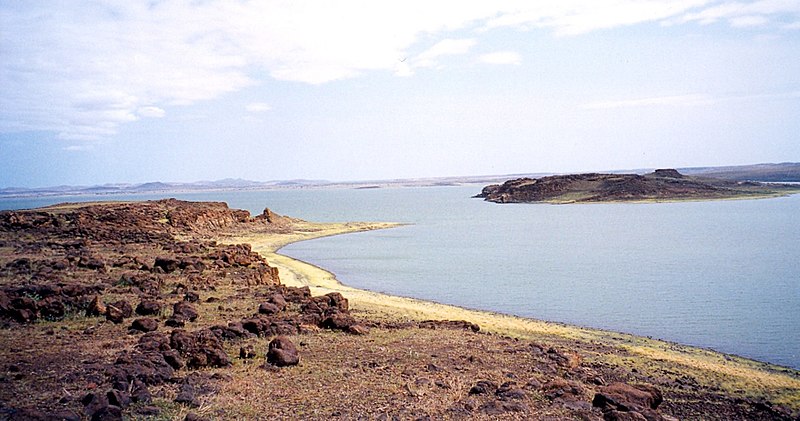 File:LakeTurkanaSouthIsland.jpg