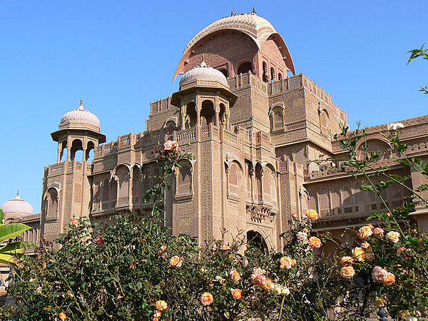 The train sequences from Devdas were shot in Bikaner.