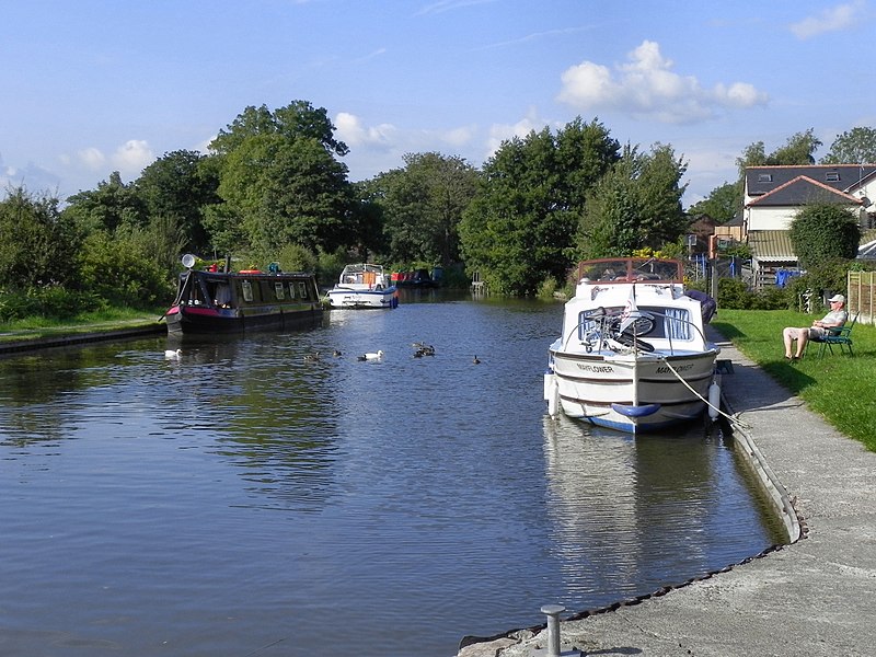 File:Lancaster Canal Bilsborrow - geograph.org.uk - 2527889.jpg