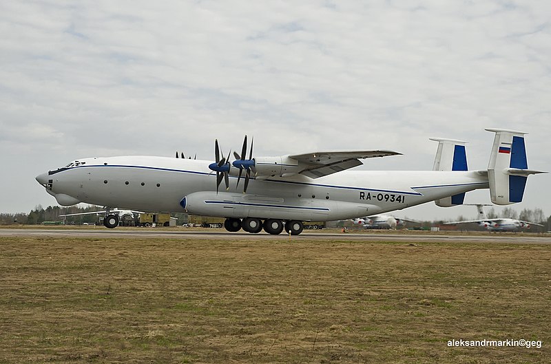 File:Lifting.AN-22 RA-09341 (8704268263).jpg