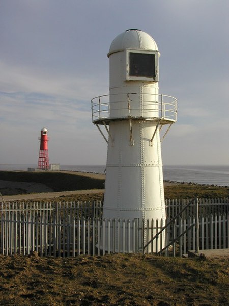 File:Lighthouse near Paull - geograph.org.uk - 274358.jpg