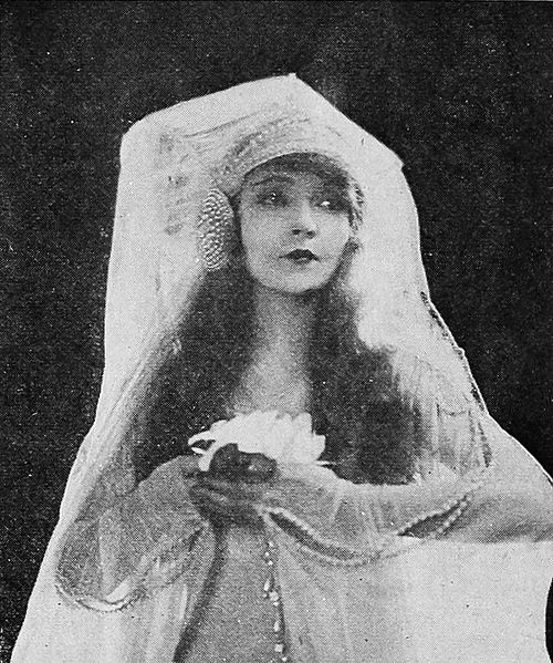 File:Lillian Gish - Cine-Mundial, January 1921.jpg