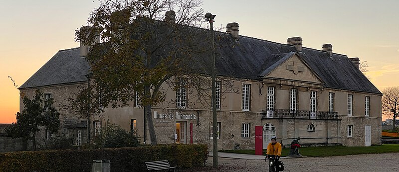 File:Logis Gouverneurs - Caen (FR14) - 2021-11-11 - 2.jpg