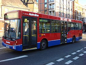 Londýnská autobusová linka 206.jpg